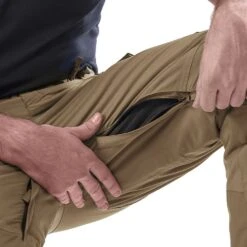 Pentagon H.C.P. Pants Coyote -ActiveEdge Shop Pentagon HCP Pants Model Knee Coyote 01